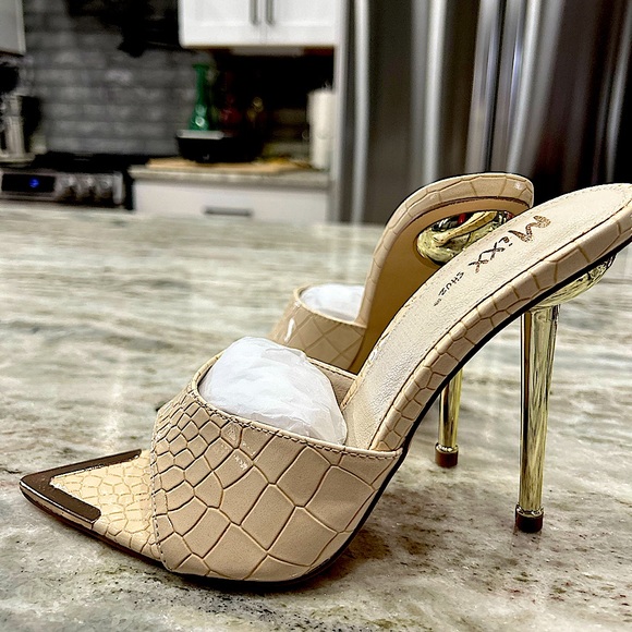 NWT Mixx Shuz Slip On Heeled Shoes With Metal Toe Clips - Picture 5 of 8